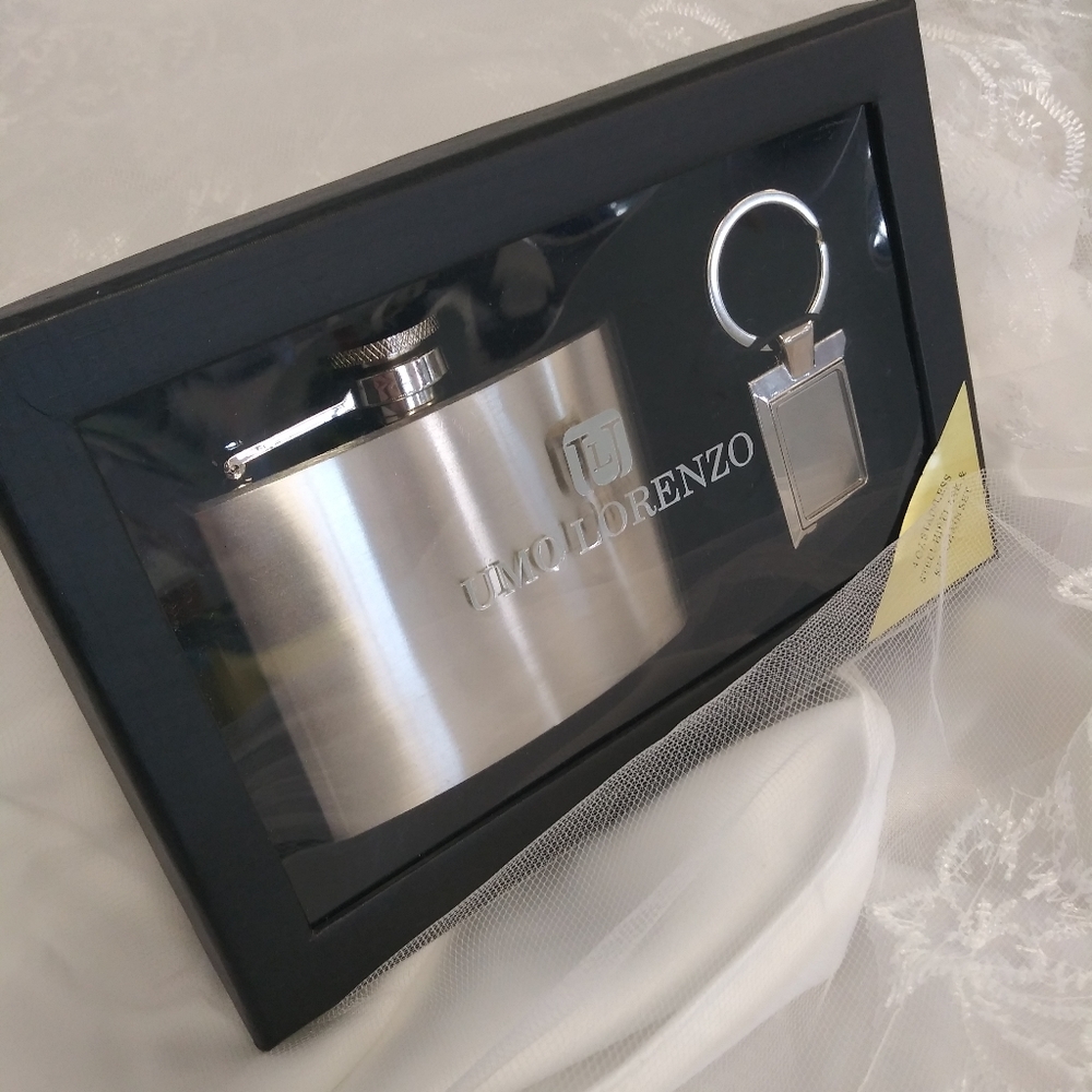 Groomsmen party flask and keychain gifts